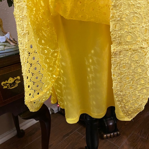 Beautiful Yellow Dress. - Picture 5 of 7